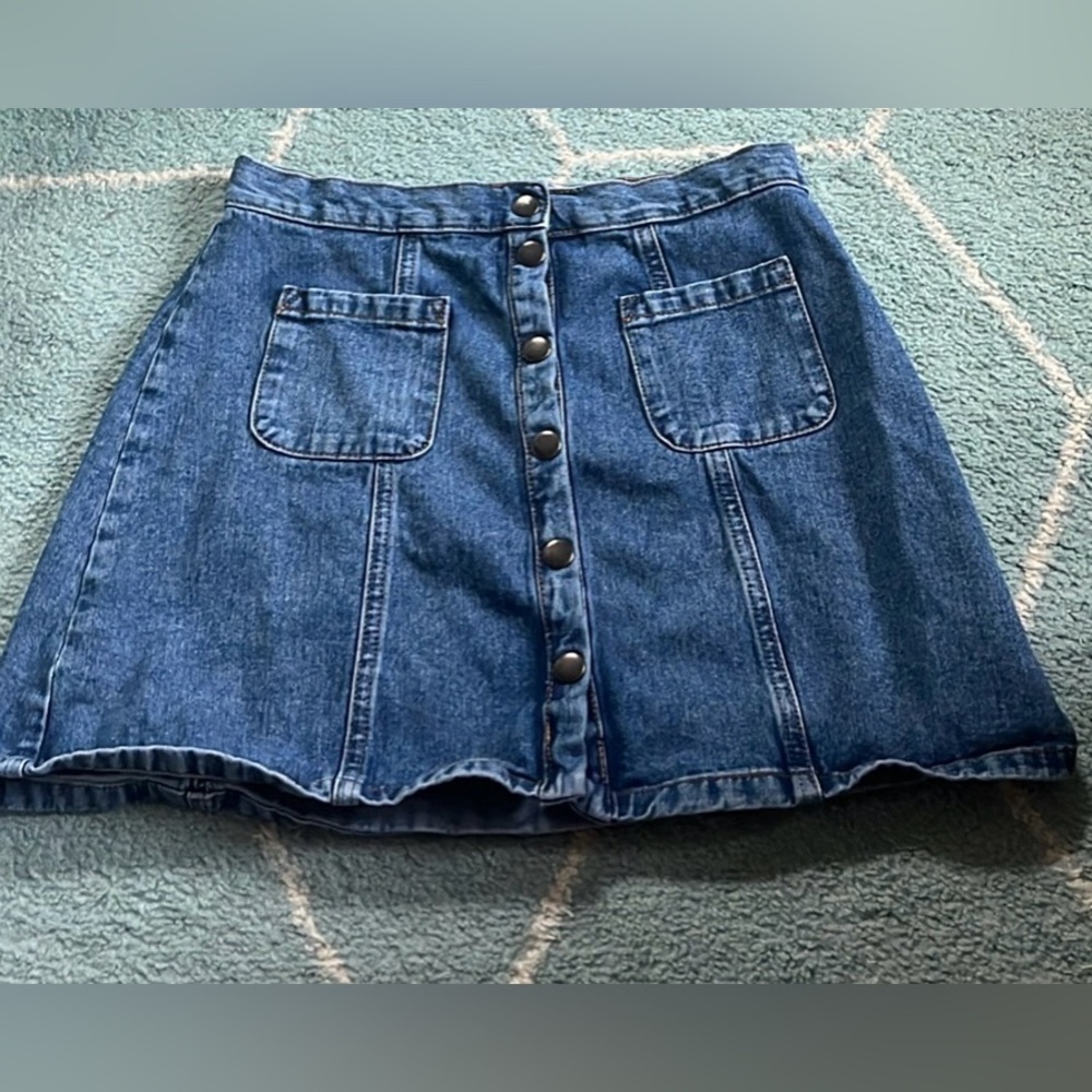 Women's UO BDG- Denim Button up Skirt w
Pockets- Size M​